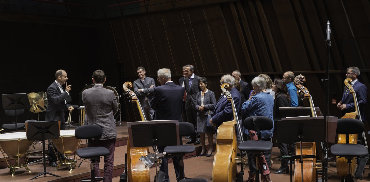 Benjamin Schäfer, the OPL’s timpanist, presents the new Wiener Classic Timpani purchased using donations from PhilaPhil’s first season  (Photo: Alfonso Salgueiro Lora)